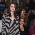 Frances Bean Cobain au défilé de mode prêt-à-porter printemps-été 2017 "Gareth Pugh" lors de la fashion week de Londres. le 17 septembre 2016