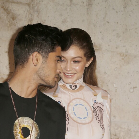 Gigi Hadid et son compagnon Zayn Malik au défilé de mode prêt-à-porter printemps-été 2017 "Givenchy" à Paris. Le 2 octobre 2016 © Christophe Audebert via Bestimage