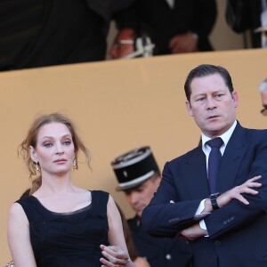 Uma Thurman et Arpad Busson au Festival de Cannes le 24 mai 2013 lors de la montée des marches du film The Immigrant.