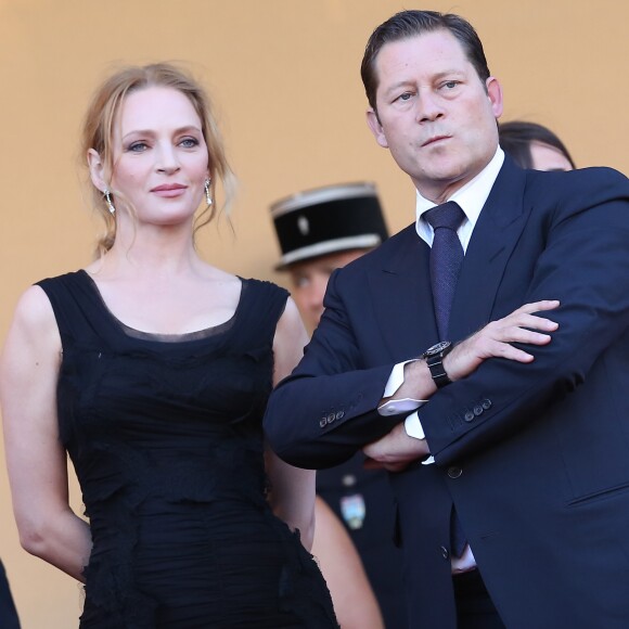 Uma Thurman et Arpad Busson au Festival de Cannes le 24 mai 2013 lors de la montée des marches du film The Immigrant.