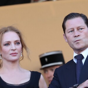 Uma Thurman et Arpad Busson au Festival de Cannes le 24 mai 2013 lors de la montée des marches du film The Immigrant.