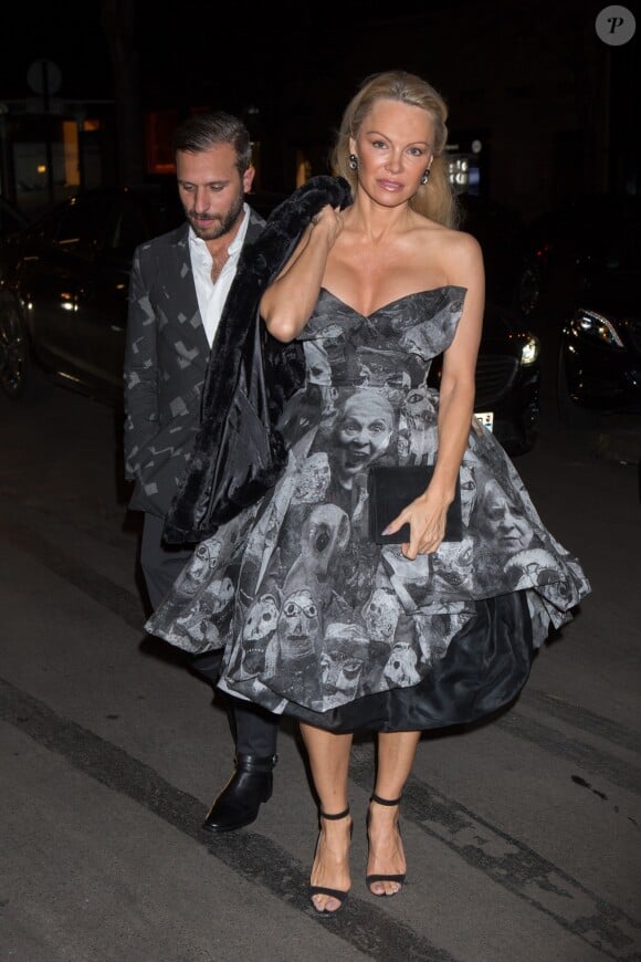 Pamela Anderson et son assistant Jérémy Parra - 40 ème édition "The Best Awards" à l'hôtel Four Seasons George V à Paris le 27 janvier 2017.