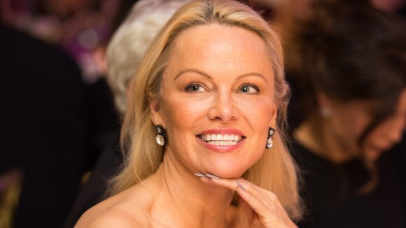 Pamela Anderson décolletée, Denitsa Ikonomova élégante pour un bel anniversaire