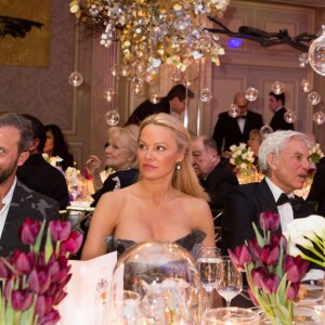 Pamela Anderson et son assistant Jérémy Parra - 40 ème édition "The Best Awards" à l'hôtel Four Seasons George V à Paris le 27 janvier 2017 © Alain Rolland / Imagebuzz / Bestimage