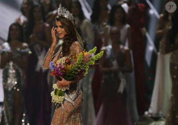 La Française Iris Mittenaere couronnée Miss Univers; Choisie face à ses 85 concurrentes, la Française Iris Mittenaere a été élue lundi 30 janvier Miss Univers lors d'un concours télévisé organisé à Manille, aux Philippines le 30 janvier 2017. © Linus Guardian Escandor Ii via ZUMA Wire / Bestimage