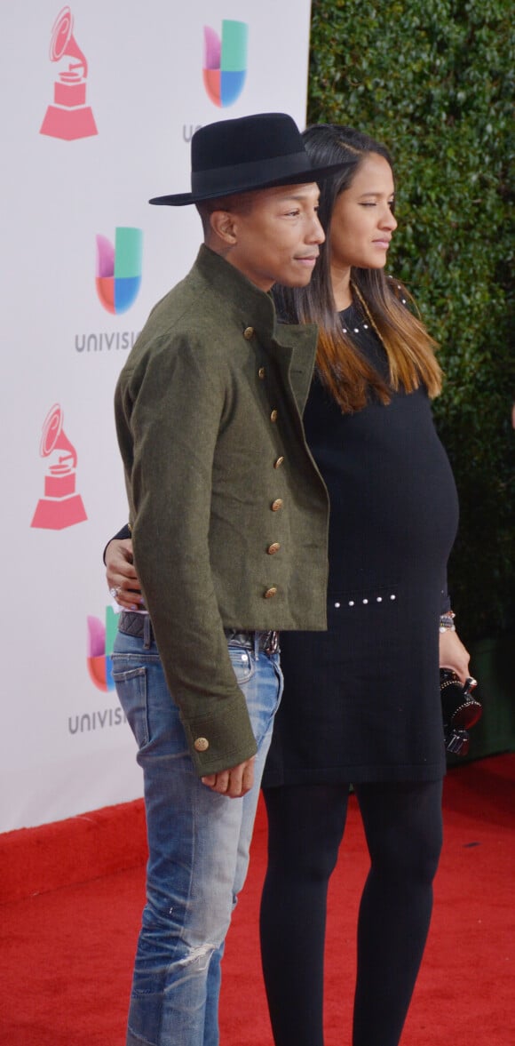 Pharrell Williams et sa femme Helen Lasichanh enceinte lors du photocall des arrivées de la 17ème soirée des "Latin Grammy Awards" au T-Mobile Arena à Las Vegas, le 17 novembre 2016.