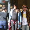 Pharrell Williams et sa femme Helen Lasichanh enceinte font du shopping chez Barney's New York à Beverly Hills le 22 décembre 2016.
