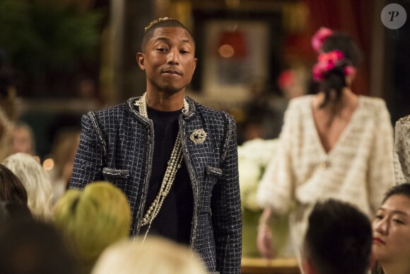 Pharrell Williams - Deuxième défilé Chanel "Métiers d'Art" au Ritz à Paris, France, le 6 décembre 2016.