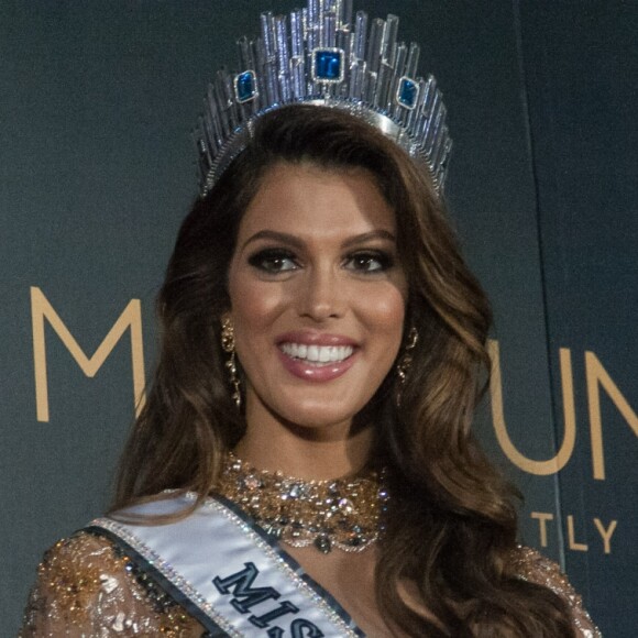 La Française Iris Mittenaere couronnée Miss Univers; choisie face à ses 85 concurrentes, la Française Iris Mittenaere a été élue lundi 30 janvier Miss Univers lors d'un concours télévisé organisé à Pasay, Philippines, le 30 janvier 2017.