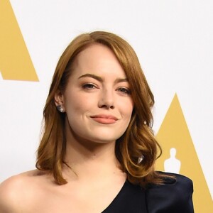 Emma Stone (combi Stella McCartney) à l'Oscar Nominee Luncheon au Beverly Hilton à Beverly Hills, le 6 février 2017 © AdMedia via Zuma/Bestimage