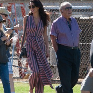 Amal Clooney et son père Ramzi Alamuddin rendent visite à son mari George Clooney sur le tournage de 'Suburbicon' à Los Angeles, Californie, Etats-Unis, le 21 octobre 2016.