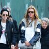 Exclusif - Kristen Stewart se balade avec sa petite amie Stella Maxwell dans le quartier de Soho à New York, le 6 février 2017 