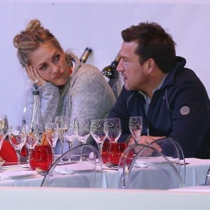 Benjamin Castaldi et sa femme Vanessa Broussouloux - Dîner lors du deuxième jour du Gucci Paris Masters 2014 à Villepinte, près de Paris, le 5 décembre 2014.