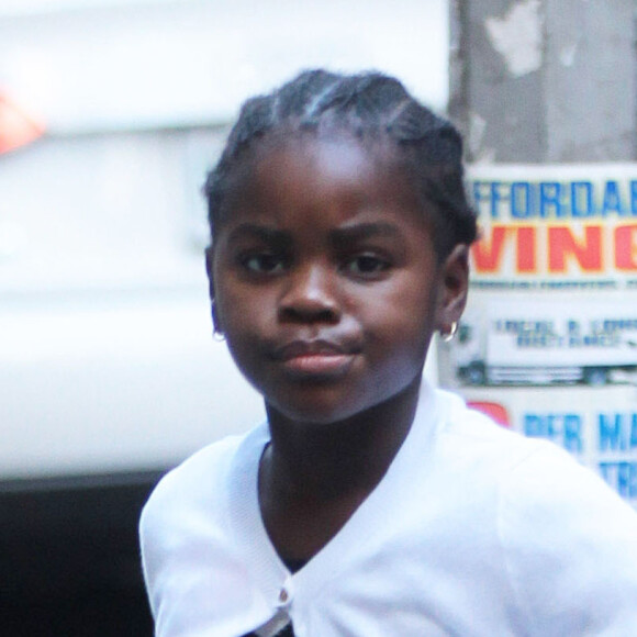 Madonna emmene ses enfants au centre de la Kabbale a New York, le 12 octobre 2013.