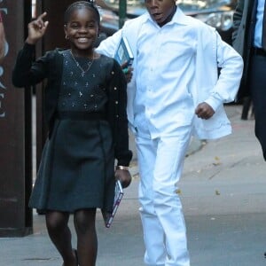 Les enfants de Madonna, Mercy James et David Banda posent pour les photographes a la sortie du centre de Kabbale a New York, le 23 novembre 2013