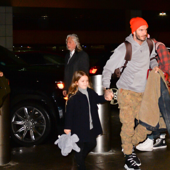David, Victoria Beckham et leurs enfants Brooklyn, Romeo, Cruz et Harper à l'aéroport JFK. New York, le 12 férvrier 2017.
