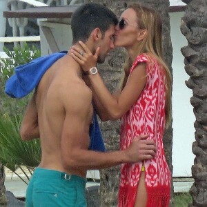 Novak Djokovic et sa femme Jelena en vacances à Marbella en Espagne le 20 octobre 2016. Parents de Stefan, né en octobre 2014, ils attendraient leur 2e enfant pour août 2017 selon le tabloïd serbe Blic.