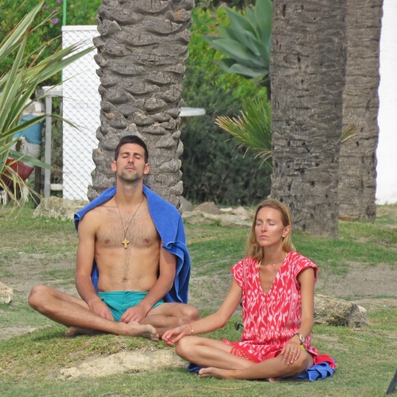 Novak Djokovic et sa femme Jelena en vacances à Marbella en Espagne le 20 octobre 2016. Parents de Stefan, né en octobre 2014, ils attendraient leur 2e enfant pour août 2017 selon le tabloïd serbe Blic.