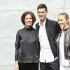 Novak Djokovic et sa femme Jelena Djokovic en compagnie de Roberta Armani au défilé Giorgio Armani à Milan le 23 septembre 2016. Parents de Stefan, né en octobre 2014, ils attendraient leur 2e enfant pour août 2017 selon le tabloïd serbe Blic.