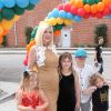 Tori Spelling enceinte avec ses enfants Liam, Stella, Hattie et Finn à la 27ème journée caritative Elizabeth Glaser Pediatric AIDs Foundation 'A Time For Heroes' à Culver City, le 23 octobre 2016