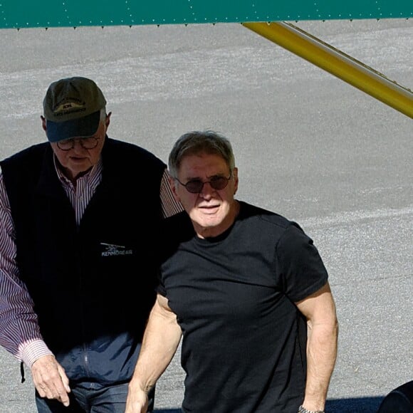 Exclusif - Harrison Ford aux commandes de son avion à l'aéroport de Santa Monica. Le 1er février 2013