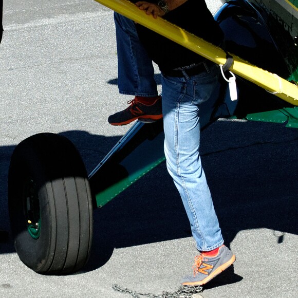 Exclusif - Harrison Ford aux commandes de son avion à l'aéroport de Santa Monica. Le 1er février 2013