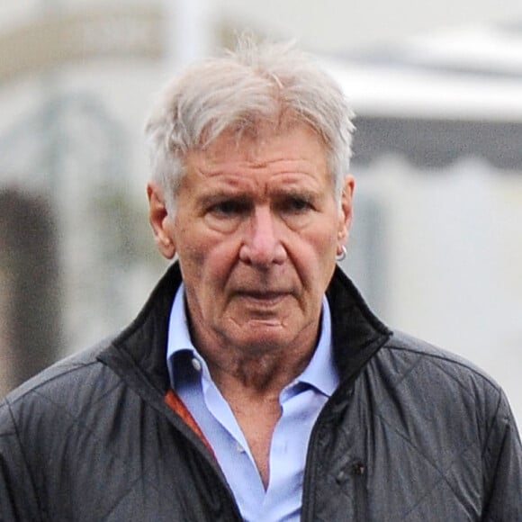 Exclusif - Harrison Ford fait du shopping sous la pluie à Beverly Hills, le 10 février 2017