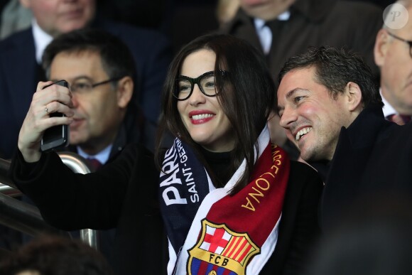 Liv Tyler et son compagnon David Gardner assistent au match de Ligue des Champions, 8ème de finale, Paris Saint-Germain contre le FC Barcelona au parc des Princes à Paris, France, le 14 février 2017. Le PSG a remporté le match sur le score de 4-0. © Cyril Moreau/Bestimage