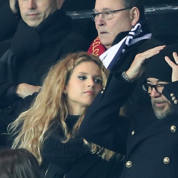 Pascal Obispo et sa femme Julie Hantson lors du match de Ligue des Champions, 8ème de finale, Paris Saint-Germain contre le FC Barcelona au parc des Princes à Paris, France, le 14 février 2017. Le PSG a remporté le match sur le score de 4-0. © Cyril Moreau/Bestimage