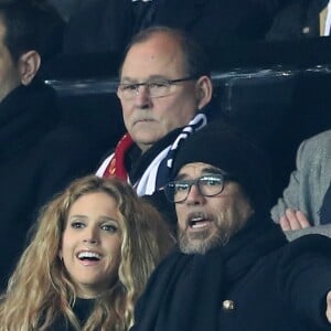 Pascal Obispo et sa femme Julie Hantson lors du match de Ligue des Champions, 8ème de finale, Paris Saint-Germain contre le FC Barcelona au parc des Princes à Paris, France, le 14 février 2017. Le PSG a remporté le match sur le score de 4-0. © Cyril Moreau/Bestimage