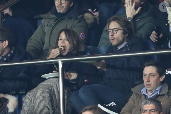 Ophélie Meunier et Mathieu Vergne lors du match de Ligue des Champions, 8ème de finale, Paris Saint-Germain contre le FC Barcelona au parc des Princes à Paris, France, le 14 février 2017. Le PSG a remporté le match sur le score de 4-0. © Cyril Moreau/Bestimage