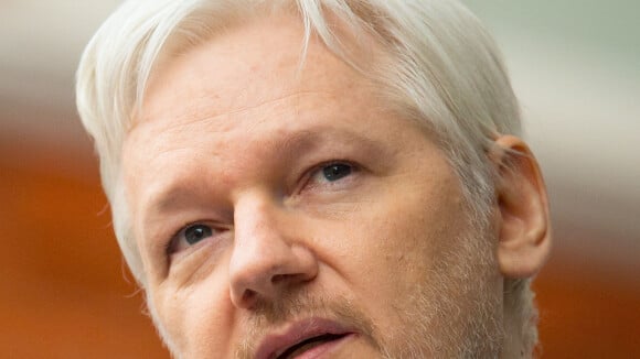 Julian Assange en couple avec Pamela Anderson ? Ses déclarations...