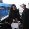 Selena Gomez arrive pour prendre un avion à l'aéroport de LAX à Los Angeles, le 7 février 2017.