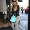 Khloé Kardashian arrive à l'aéroport LAX de Los Angeles, Californie, Etats-Unis, le 13 février 2017.