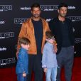Ricky Martin avec son fiancé Jwan Yosef et ses enfants Matteo et Valentino Martin à la première de "Rogue One: A Star Wars Story" au théâtre The Pantages à Hollywood, le 10 décembre 2016