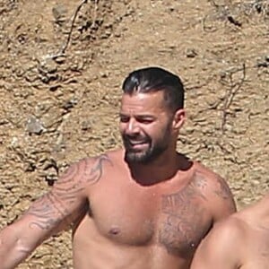 Exclusif - Ricky Martin et son compagnon Jwan Yosef se relaxent sur une plage au Mexique, le 5 décembre 2016