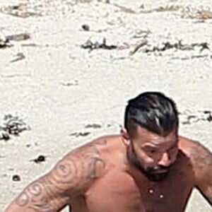 Exclusif - Ricky Martin et son compagnon Jwan Yosef se relaxent sur une plage au Mexique, le 5 décembre 2016