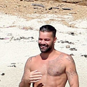 Exclusif - Ricky Martin et Jwan Yosef se relaxent sur une plage au Mexique, le 5 décembre 2016