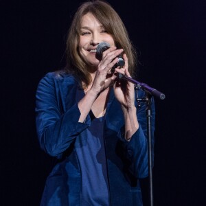 Carla Bruni-Sarkozy lors du concert du 12ème Gala 2017 de l'Association pour la Recherche sur Alzheimer à la salle Pleyel dans le 8ème arrondissement, à Paris, France le 30 janvier 2017. © Cyril Moreau/Bestimage