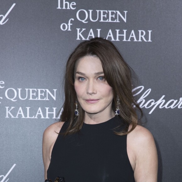 Semi-Exclusif - Carla Bruni-Sarkozy lors du photocall de la présentation de la collection Chopard ''The Queen of Kalahari'' au théâtre du Châtelet à Paris, le 21 janvier 2017. © Olivier Borde/Bestimage