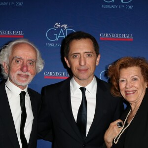 Exclusif - Gad Elmaleh avec son père David et sa mère Régine lors du photocall du spectacle de Gad Elmaleh "Oh My Gad" au "Carnegie Hall" à New York, le 11 février 2017. © Dominique Jacovides/Bestimage