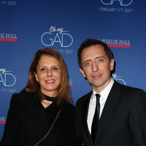 Exclusif - Gad Elmaleh avec sa soeur Judith lors du photocall du spectacle de Gad Elmaleh "Oh My Gad" au "Carnegie Hall" à New York, le 11 février 2017. © Dominique Jacovides/Bestimage