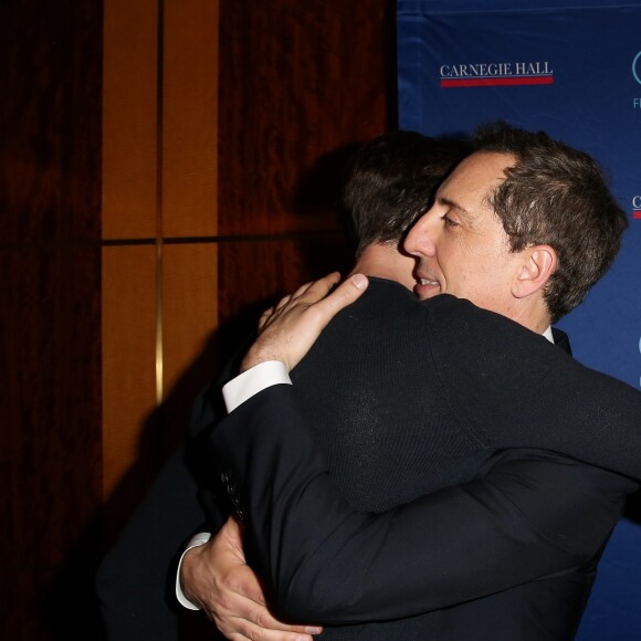 Exclusif - Gad Elmaleh avec son fils Noé lors du photocall du spectacle de Gad Elmaleh "Oh My Gad" au "Carnegie Hall" à New York, le 11 février 2017. © Dominique Jacovides/Bestimage