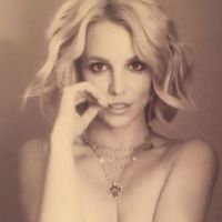 Britney Spears : La poitrine cette fois volontairement dénudée...