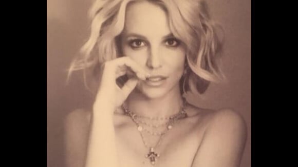 Britney Spears : La poitrine cette fois volontairement dénudée...