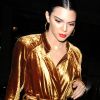 Kendall Jenner arrive à une dédicace pour Love Magazine dans une minirobe dorée à Londres le 20 février 2017.