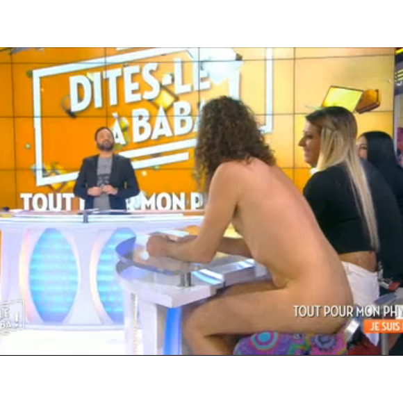 Julien, un charmant nudiste dans "Dites-le à Baba" le 21 février 2017 sur C8.
