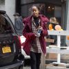 Malia Obama se promène et tente de se cacher des photographes à New York, le 08 février 2017.