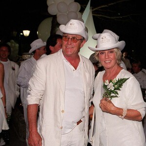 Marc Simenon et sa femme Mylène Demongeot à Saint Tropez en 1999.