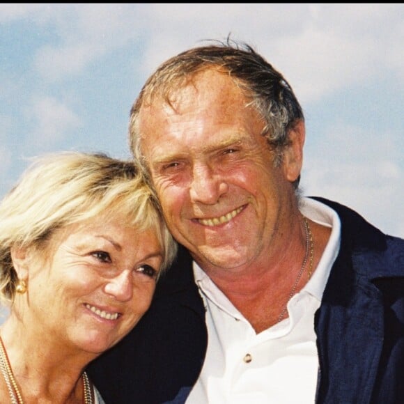 Marc Simenon et sa femme Mylène Demongeot à Benodet en 1999.